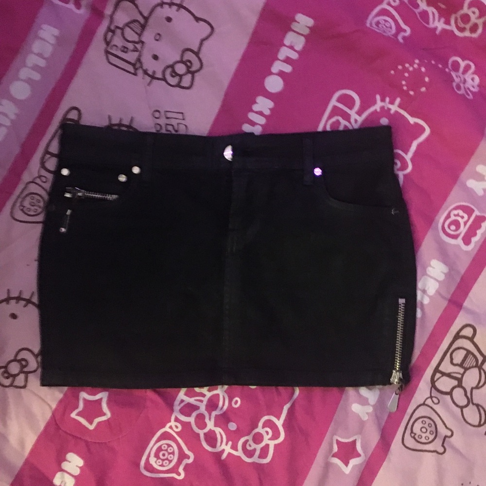 Black mini skirt🖤